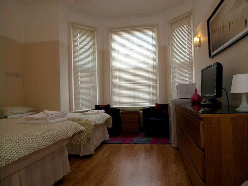 Chumleigh Ltd. 3*
